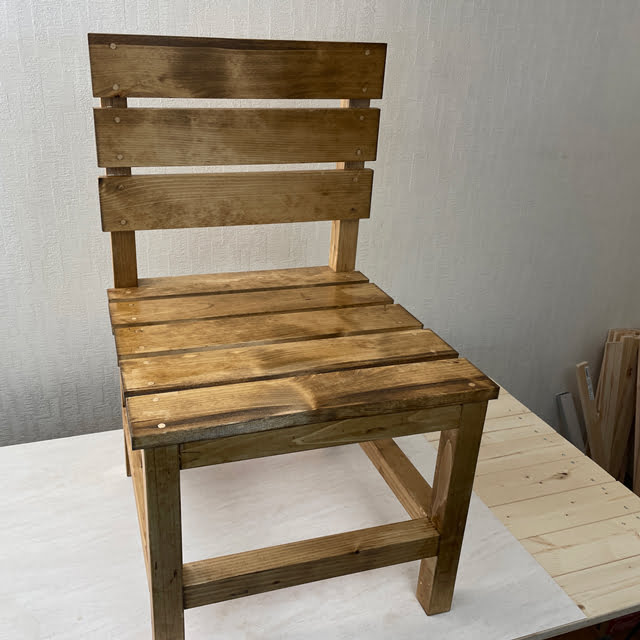 自作木製椅子
